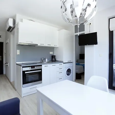 Lovely Sunrise - първа линия морска градина Apartament Burgas City