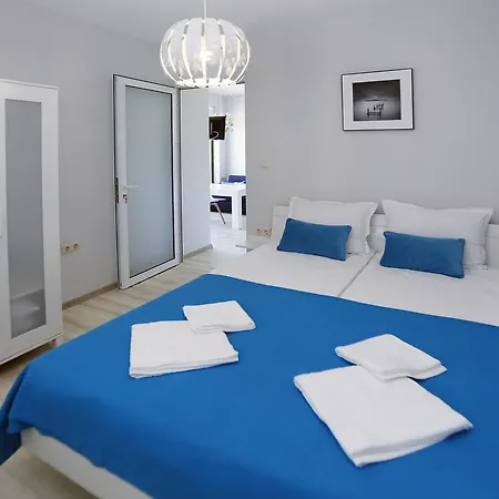 Lovely Sunrise - първа линия морска градина Appartement *